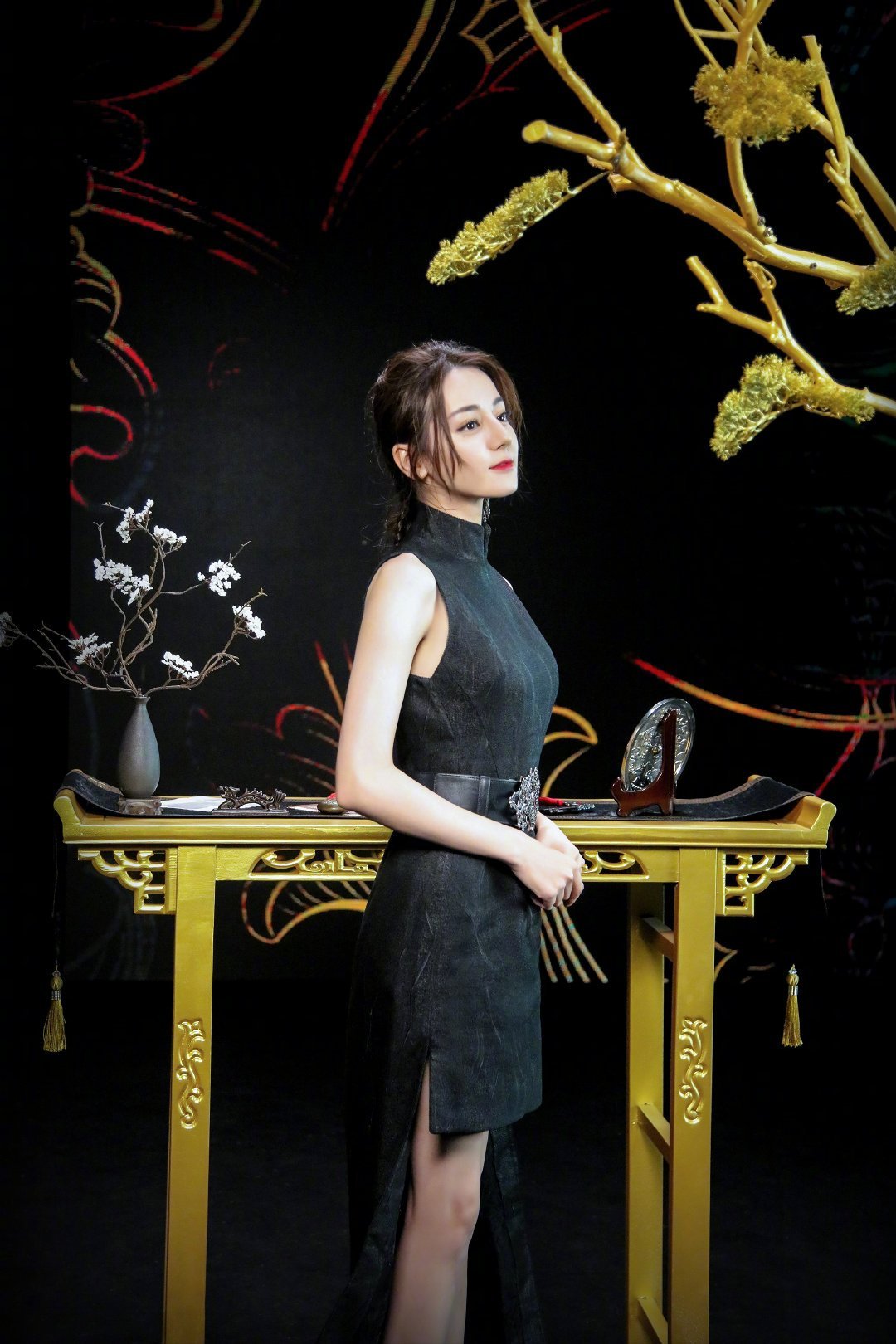 迪丽热巴旗袍造型俏皮惊艳_图-5