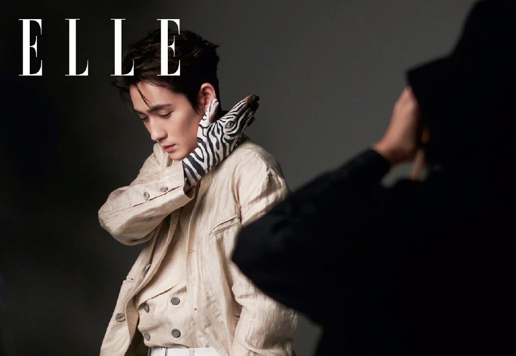 朱一龙《ELLE》写真拍摄花絮眉眼温柔令人沉醉_图-4