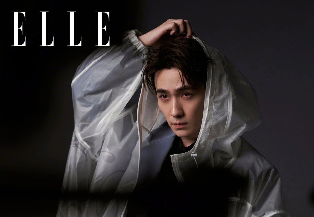 朱一龙《ELLE》写真拍摄花絮眉眼温柔令人沉醉_图-5