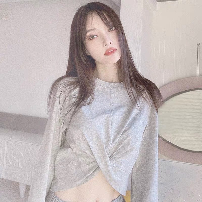 李小璐变网店模特穿露脐装性感扭腰_图-6