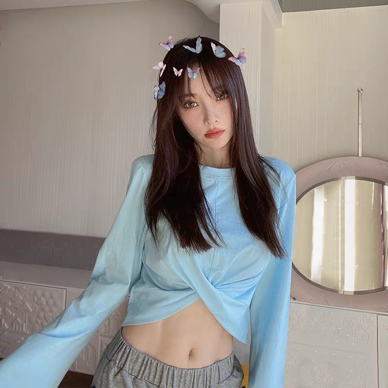 李小璐变网店模特穿露脐装性感扭腰_图-2