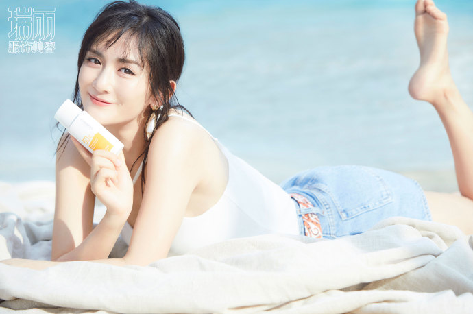 谢娜最新杂志大片笑容灿烂感染力强_图-1