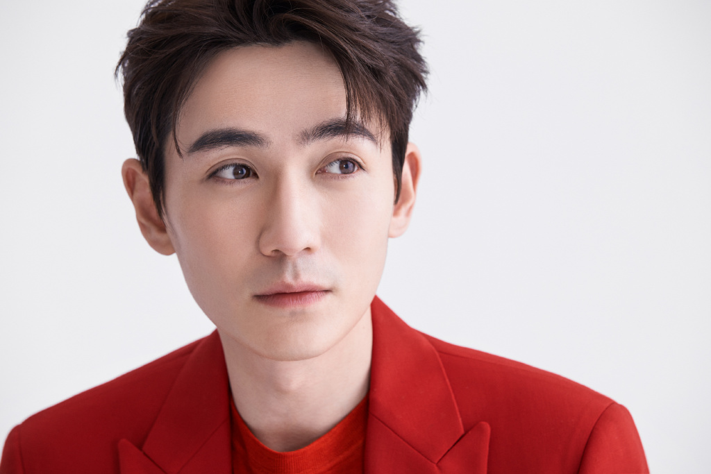 朱一龙生日写真笑容温暖迷人_图-1