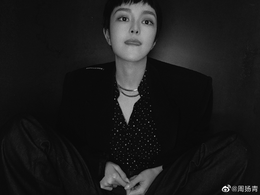 周扬青短发造型写真被夸赞气质超A_图-5