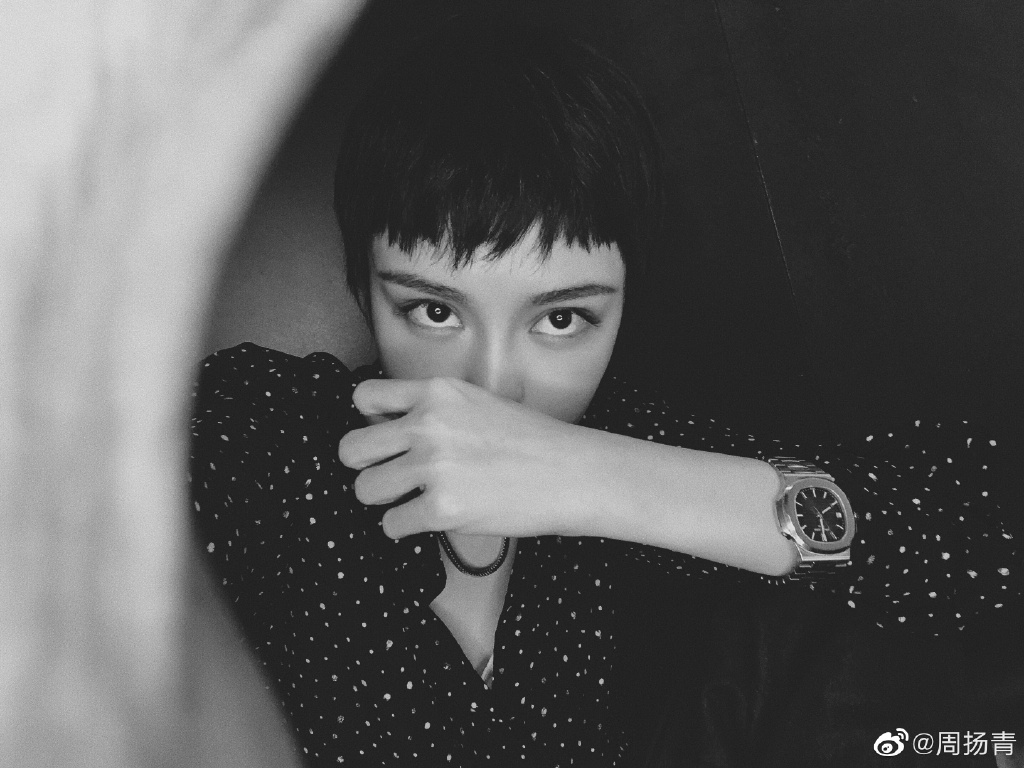 周扬青短发造型写真被夸赞气质超A_图-1