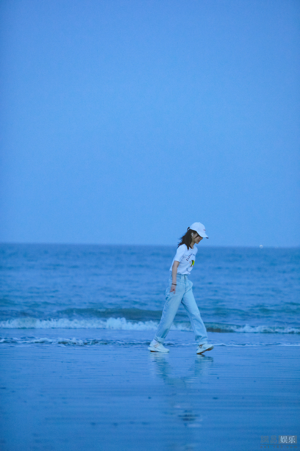 杨紫海边写真清新自然_图-3