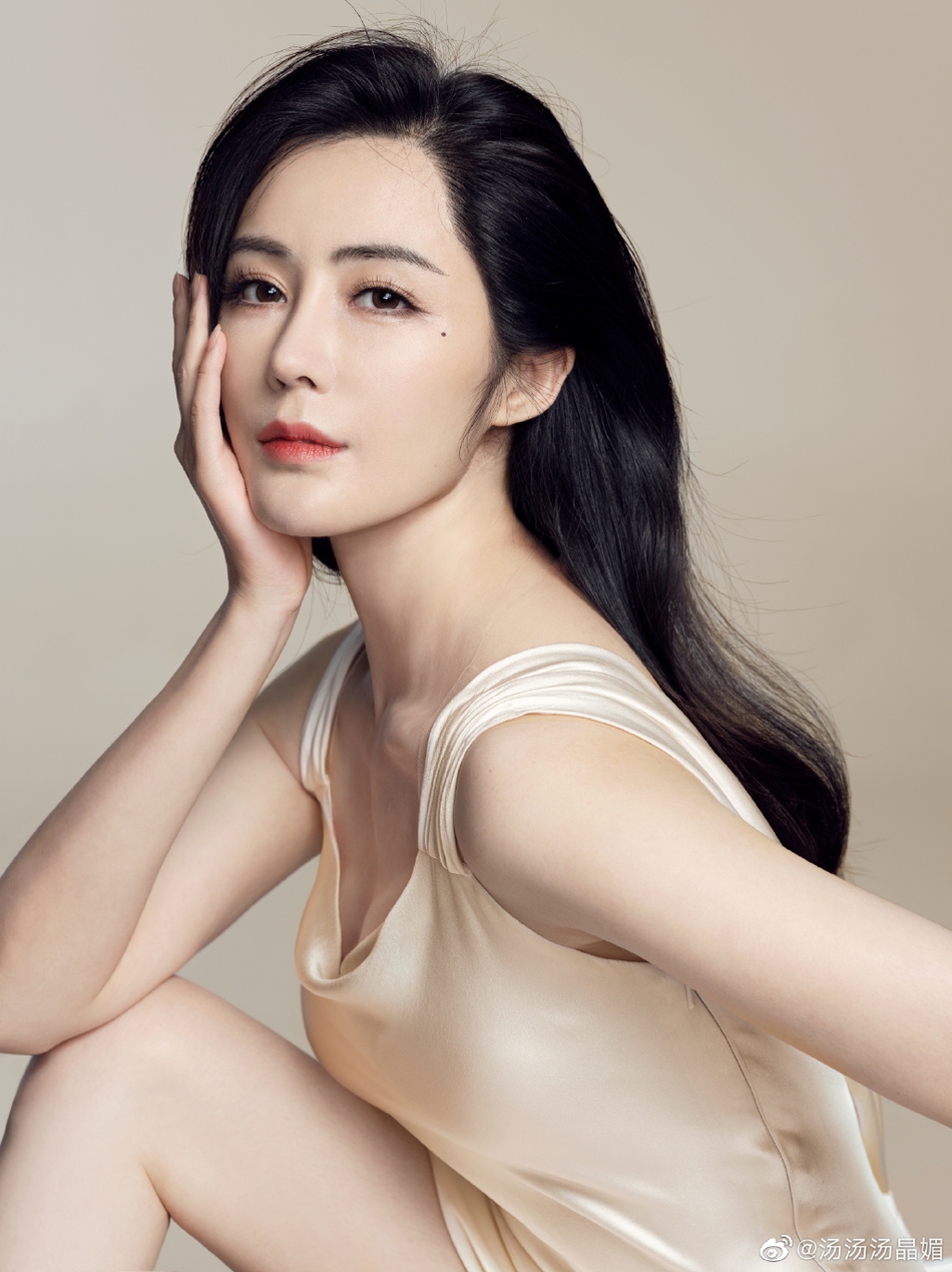 汤晶媚生日写真百变造型展现优雅气质_图-6