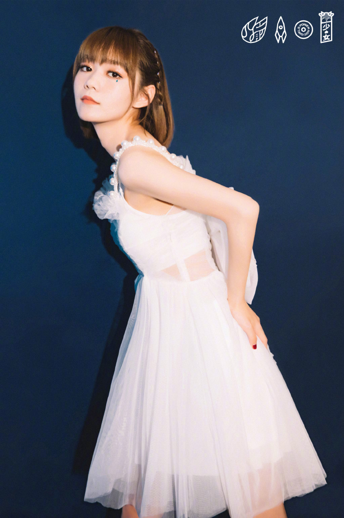 火箭少女101暗黑新娘装惊艳带感_图-4