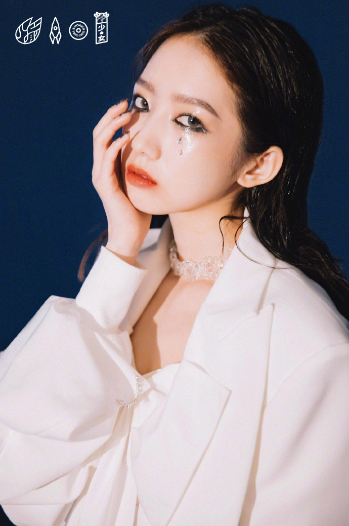火箭少女101暗黑新娘装惊艳带感_图-2