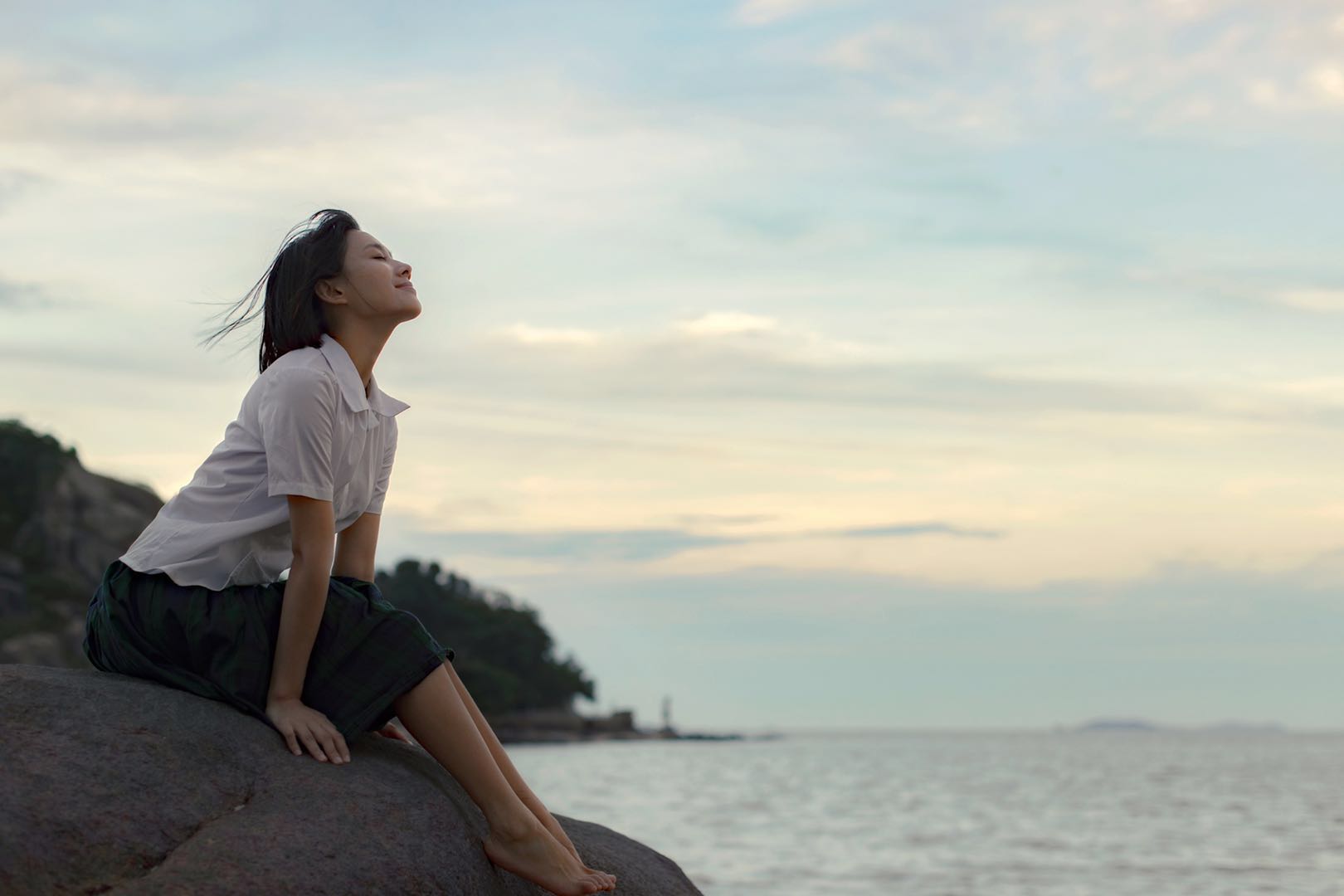 鲁照华夏日海滩写真尽显清新少女元气_图-5