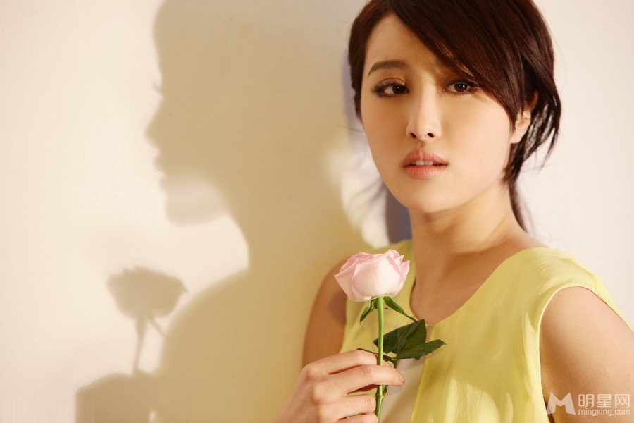 李欣汝粉妆淡抹写真气质清新淡雅_图-3