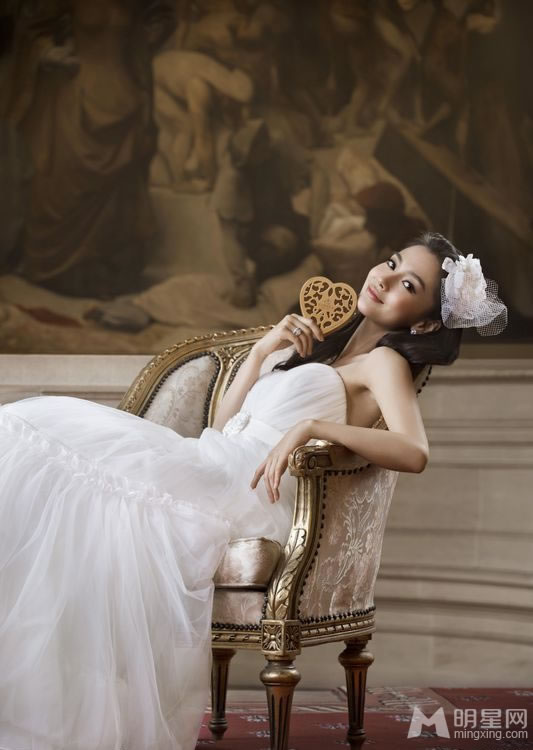 Angelababy着唯美婚纱拍广告期待简单婚礼_图-1