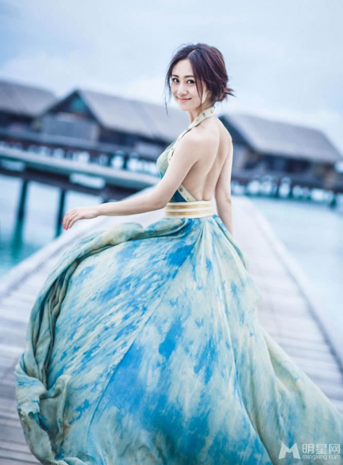 刘芸马尔代夫甜美写真裸背出镜秀性感_图-1