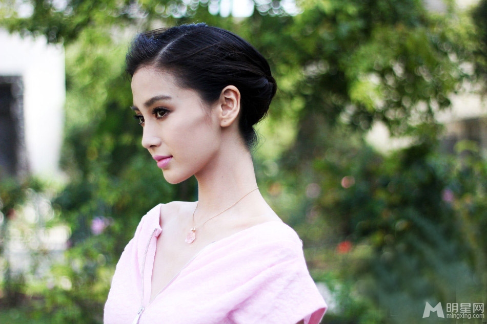 Angelababy巴黎时装周时尚花园大片写真_图-2