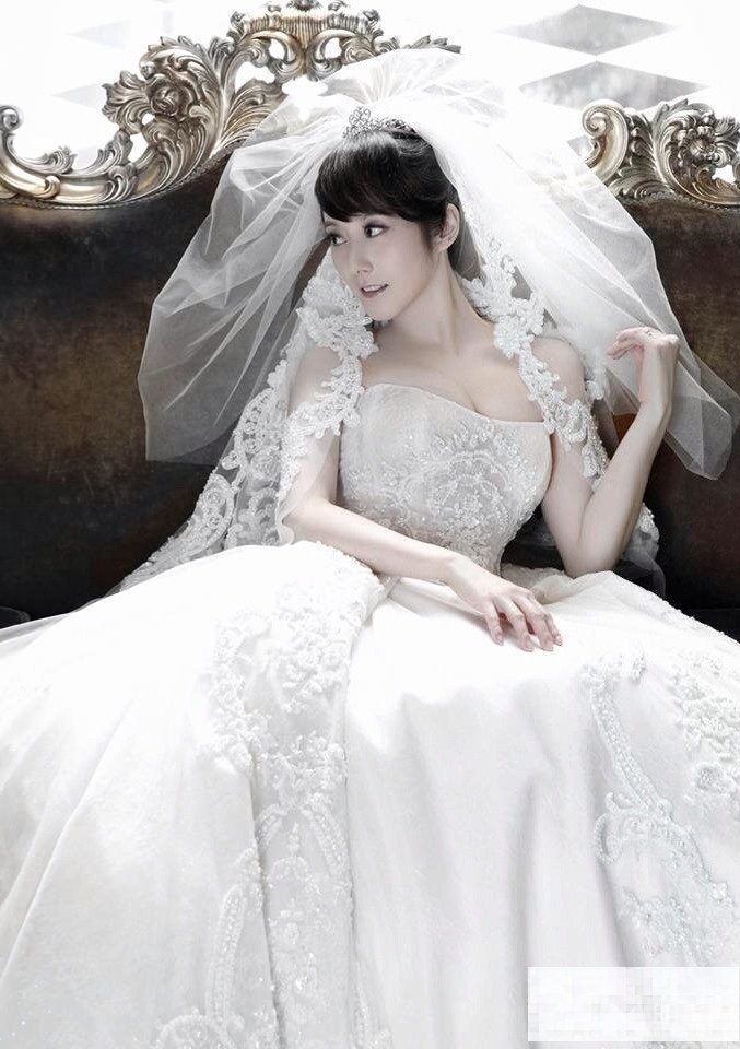 许慧欣晒婚纱照唯美出镜却不见老公身影_图-3