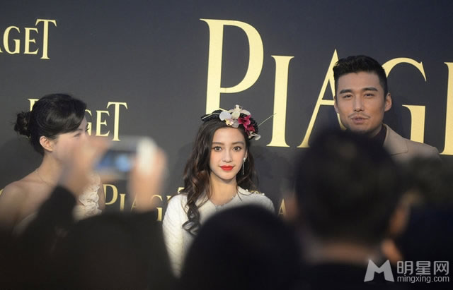 Angelababy戴花帽看马球赛贵妇气质尽显_图-1