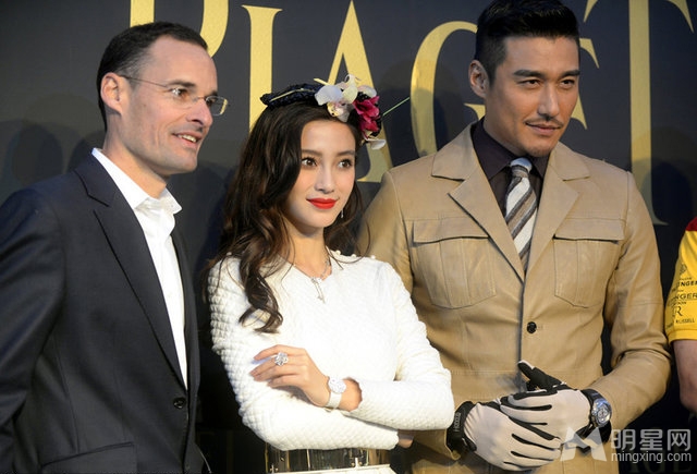 Angelababy戴花帽看马球赛贵妇气质尽显_图-3
