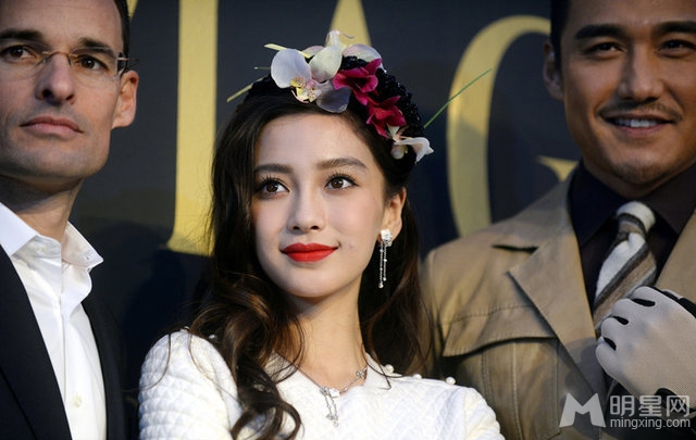 Angelababy戴花帽看马球赛贵妇气质尽显_图-4