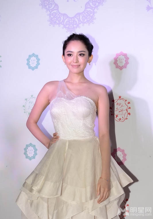 倪妮张嘉倪优雅助阵婚纱秀不敌柳岩性感抢镜_图-8