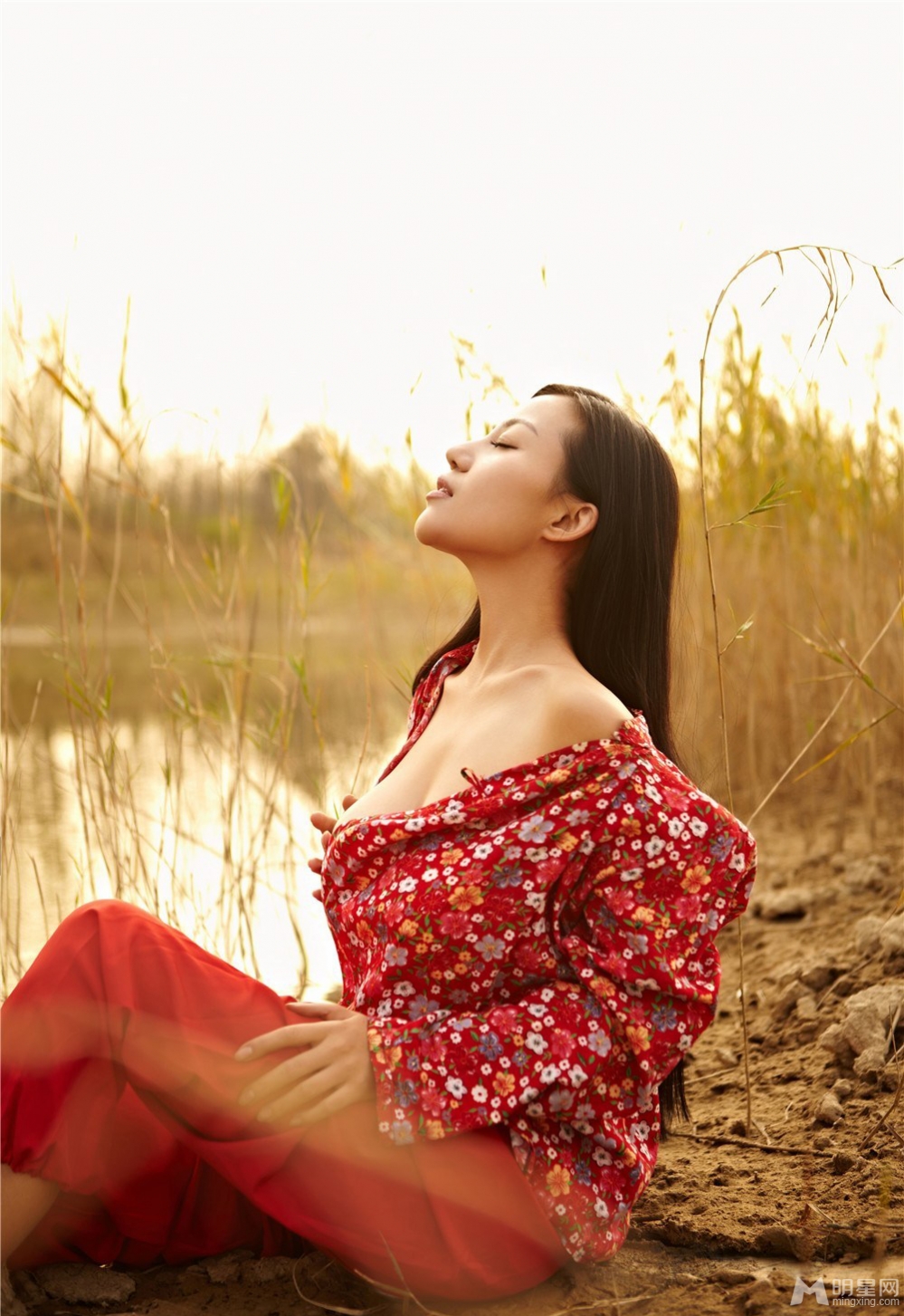 女神苏梓玲高粱地写真袒胸露背大尺度_图-10