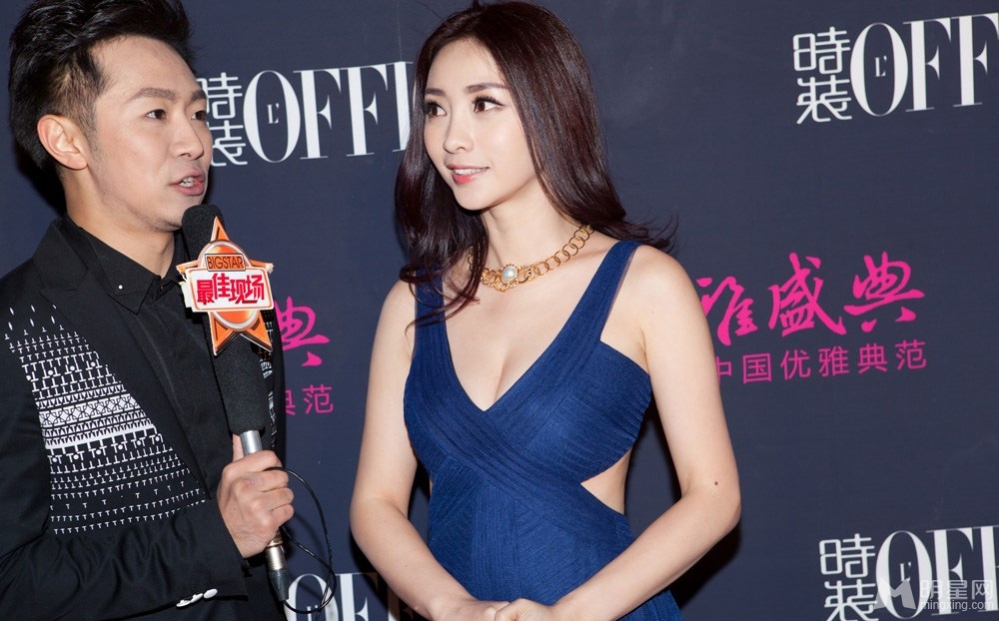 柳岩性感深V亮相盛典宝蓝色纱裙优雅妩媚_图-15