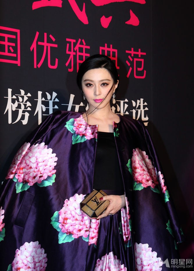 范冰冰霸气披风性感亮相回应送钻戒传闻_图-4
