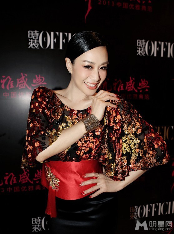 钟丽缇性感裸背秀风骚牵手李治廷大肆调戏_图-4