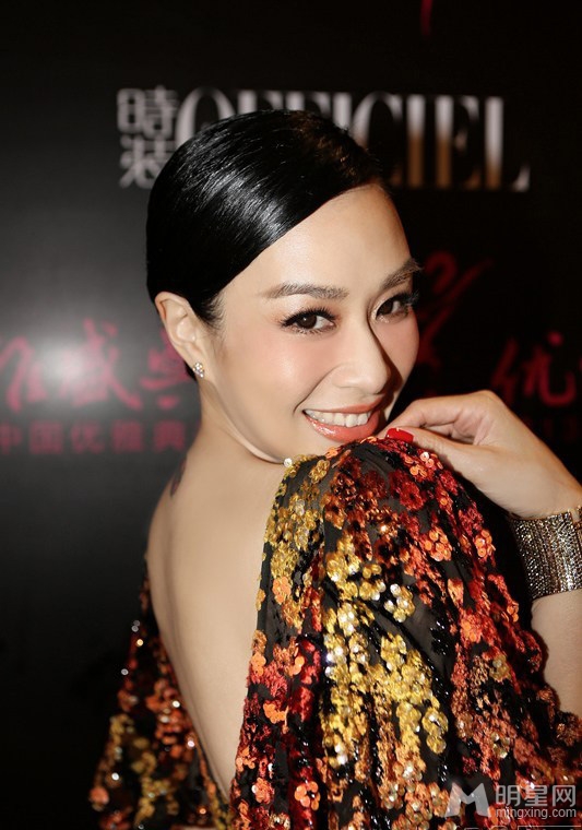 钟丽缇性感裸背秀风骚牵手李治廷大肆调戏_图-5
