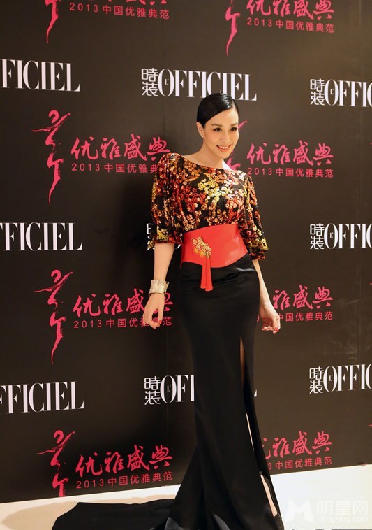 钟丽缇性感裸背秀风骚牵手李治廷大肆调戏_图-6