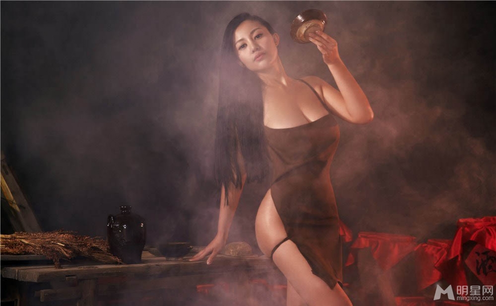 嫩模苏梓玲最新大片大尺度诠释酒娘_图-6