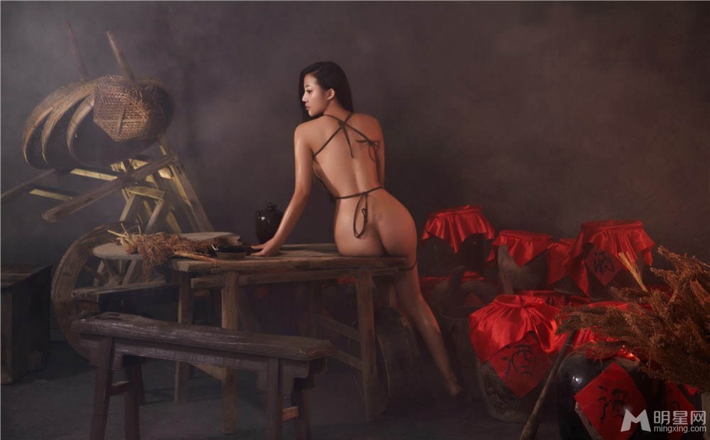 嫩模苏梓玲最新大片大尺度诠释酒娘_图-32
