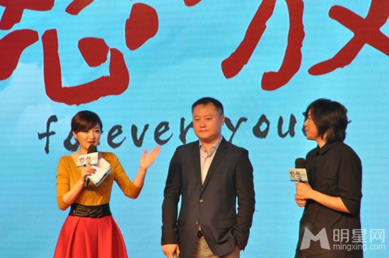 方龄斗小三风波后首亮相主持怒放2013发布会_图-2