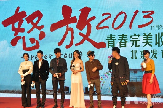 方龄斗小三风波后首亮相主持怒放2013发布会_图-3