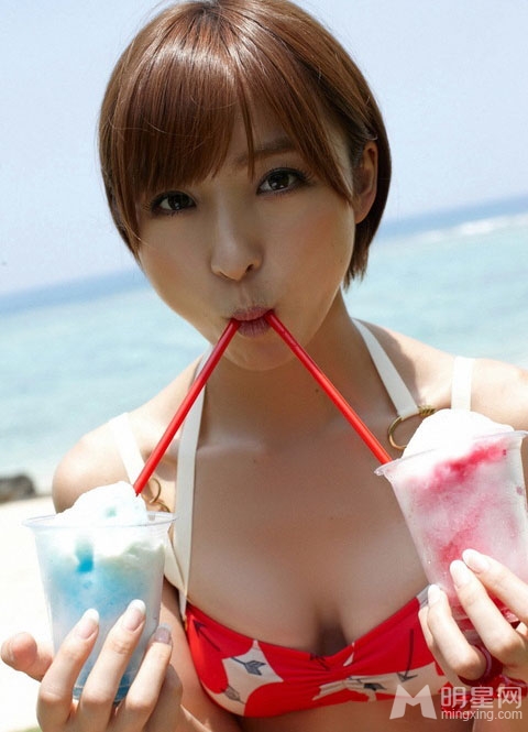 筱田麻里子夏日清凉写真性感蛮腰惹疯狂_图-3