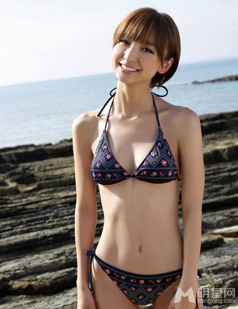 筱田麻里子夏日清凉写真性感蛮腰惹疯狂_图-6
