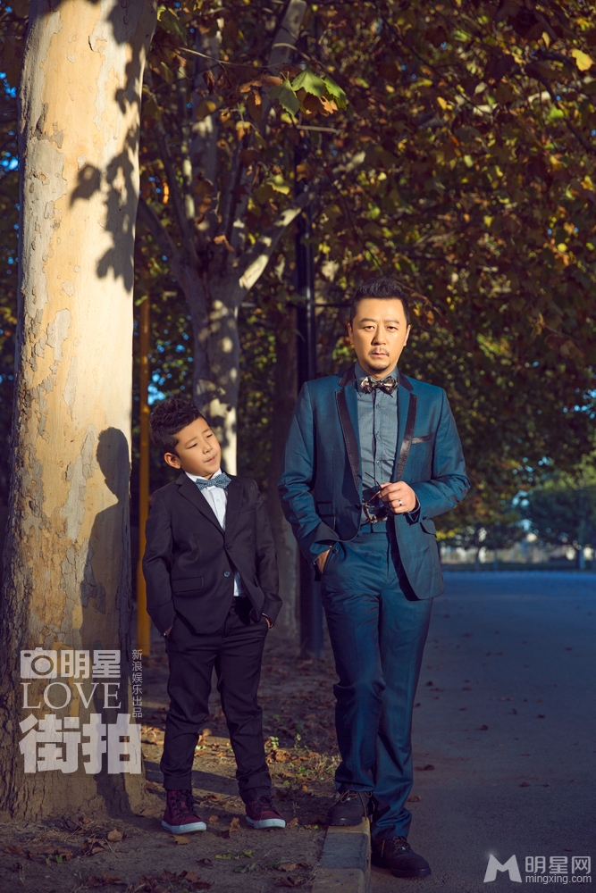 爸爸去哪儿郭涛与儿子石头亲子街拍大片曝光_图-2