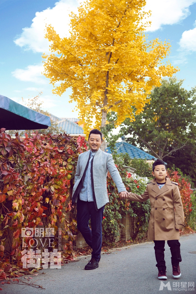 爸爸去哪儿郭涛与儿子石头亲子街拍大片曝光_图-5