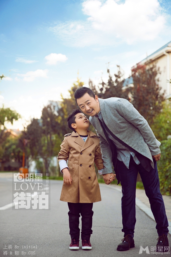 爸爸去哪儿郭涛与儿子石头亲子街拍大片曝光_图-4