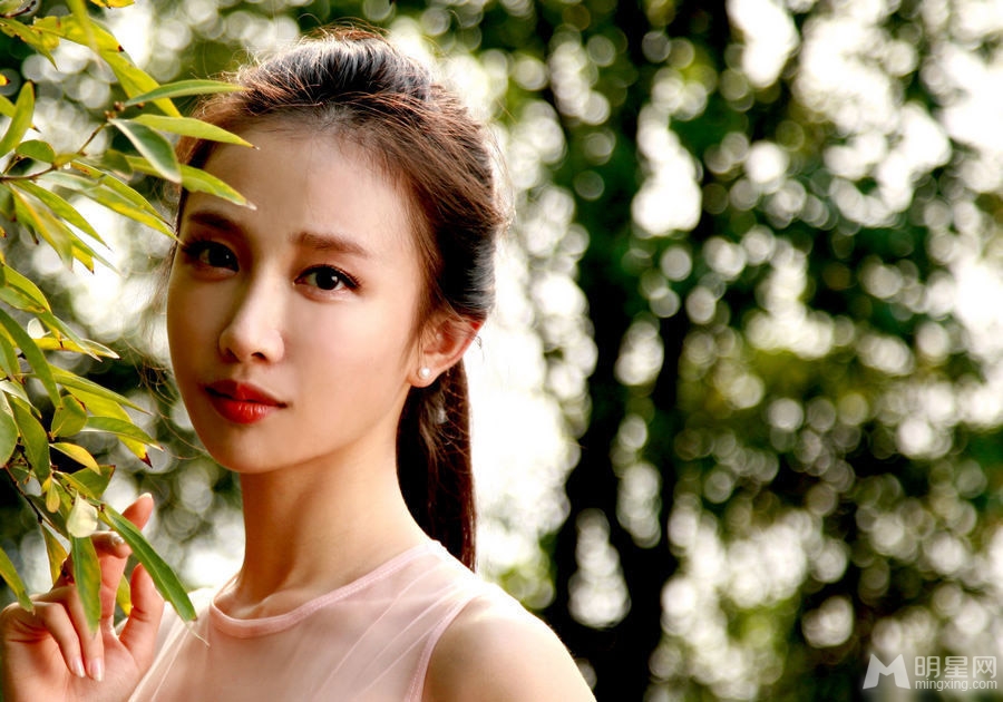 潘时七唯美写真尽显清新文艺气质_图-2
