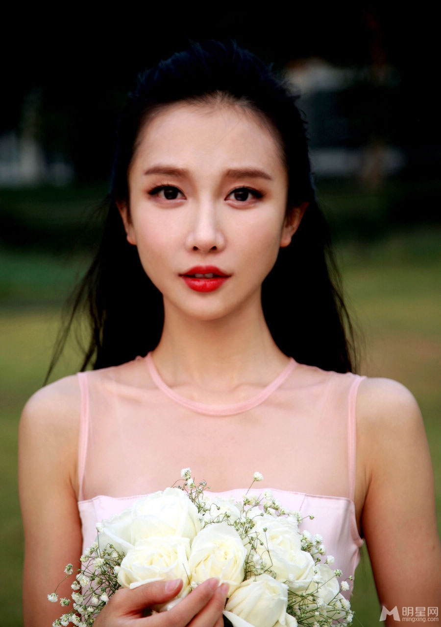 潘时七唯美写真尽显清新文艺气质_图-3