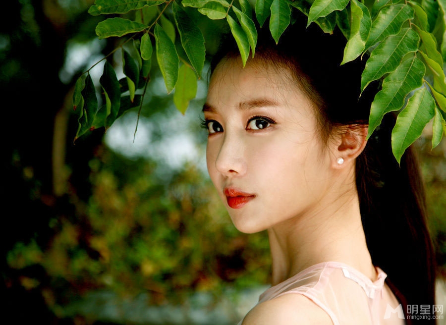 潘时七唯美写真尽显清新文艺气质_图-5