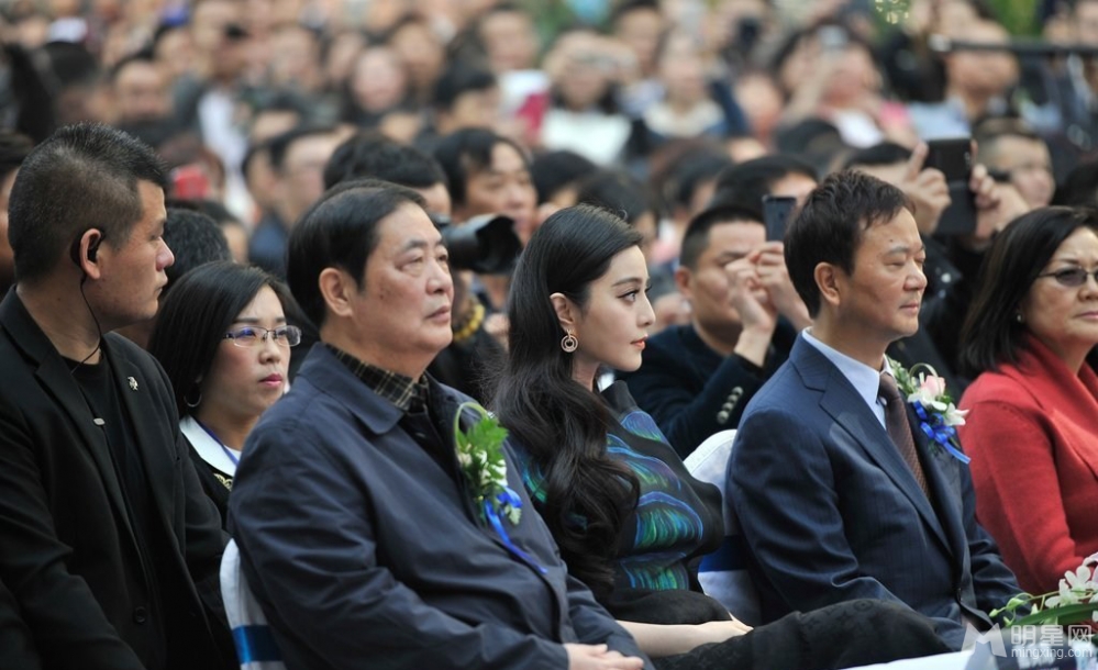 范冰冰合肥捞金身材臃肿专人开路显大牌_图-6