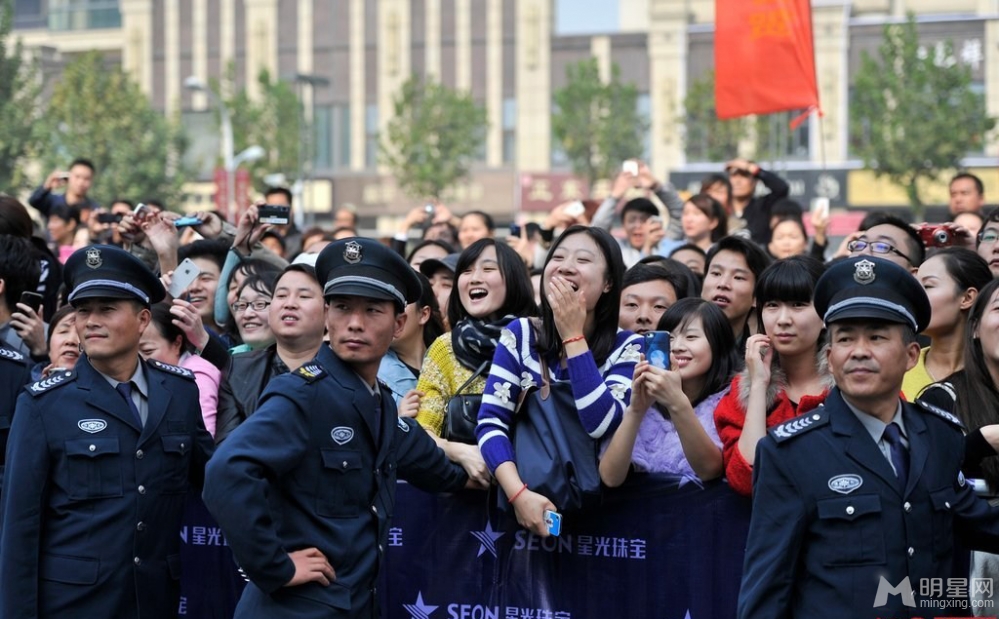范冰冰合肥捞金身材臃肿专人开路显大牌_图-7