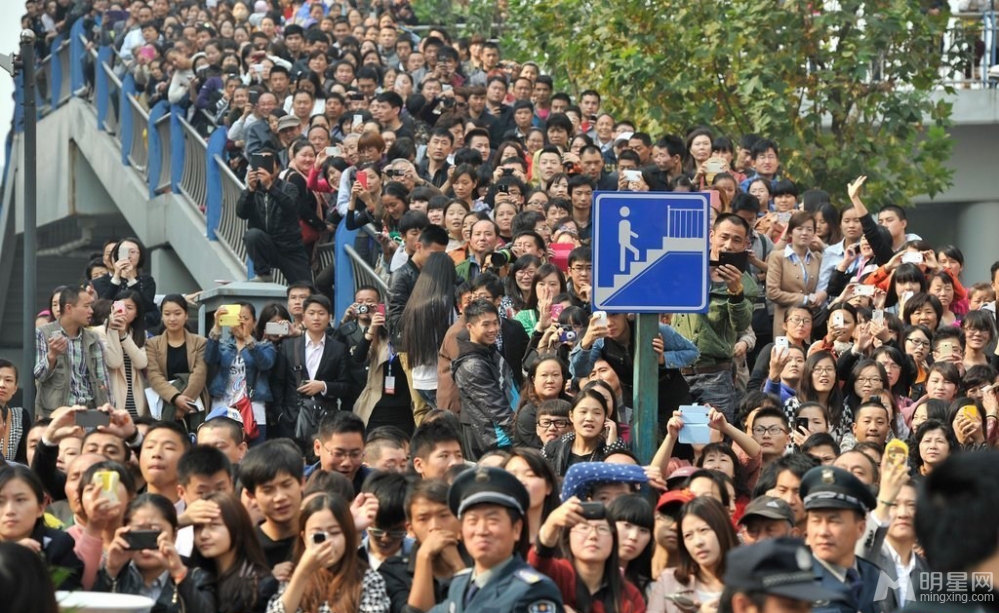 范冰冰合肥捞金身材臃肿专人开路显大牌_图-8