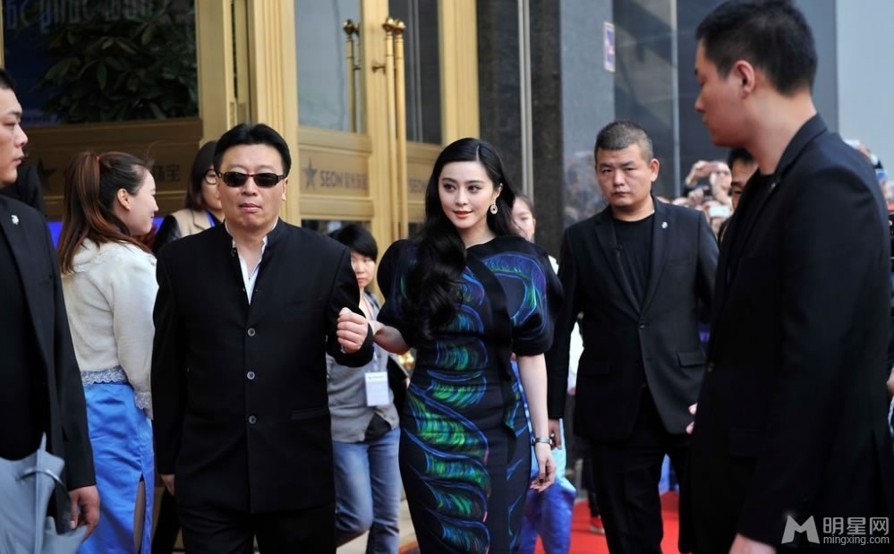 范冰冰合肥捞金身材臃肿专人开路显大牌_图-1