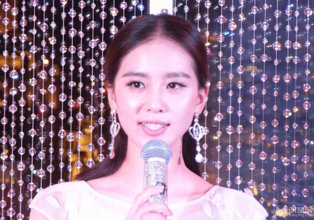 刘诗诗着透视装性感亮相大玩自拍心情靓_图-4