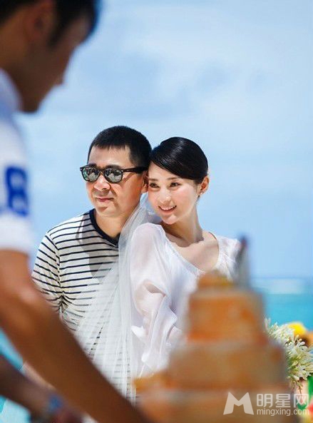 陈建斌蒋勤勤结婚8周年补办婚礼浪漫湿吻_图-14