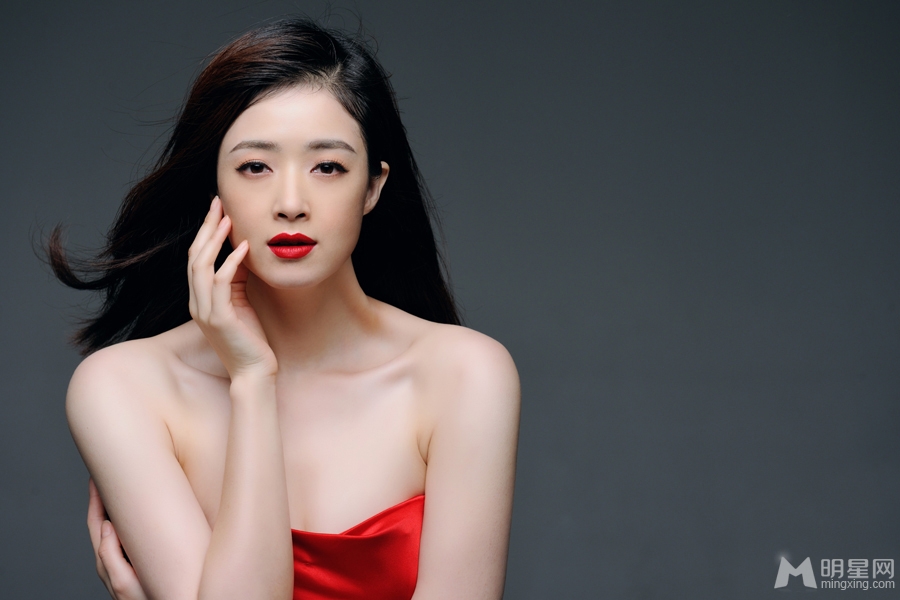 华妃蒋欣性感写真烈焰红唇眼神魅惑_图-2