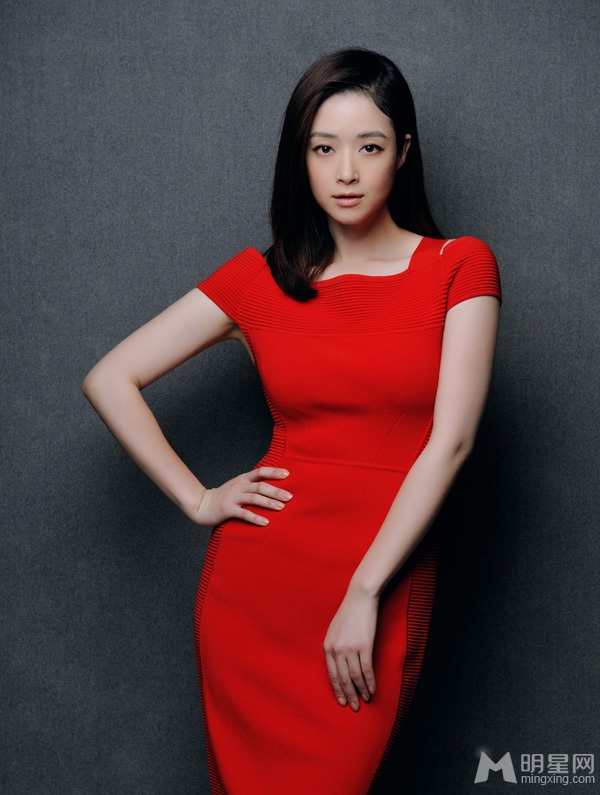 华妃蒋欣性感写真烈焰红唇眼神魅惑_图-10