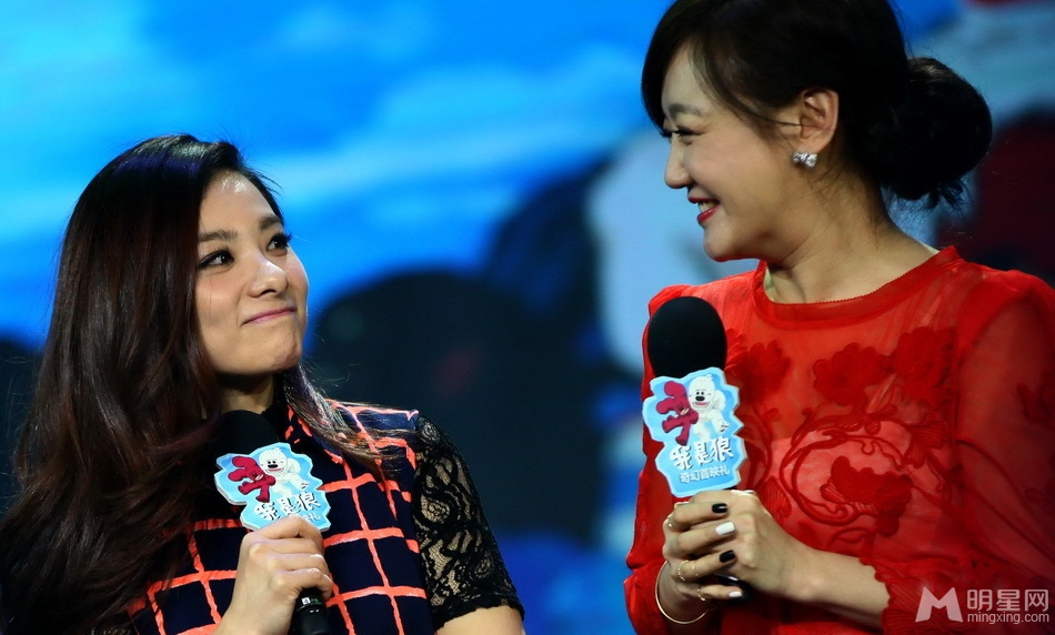 刘璇薛佳凝现场玩亲亲大秀闺蜜之情_图-5